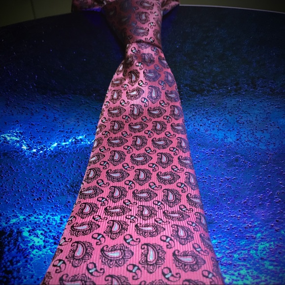 Holland & Sherry London neck tie